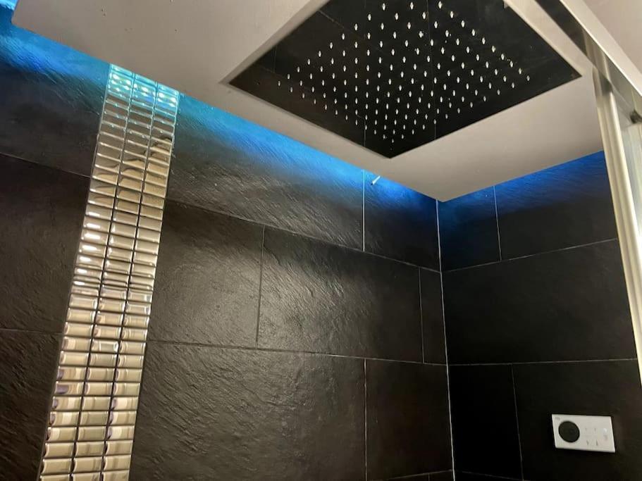 Nuevo!! Apartamento Lujo&Confort. Parking Севиля Екстериор снимка