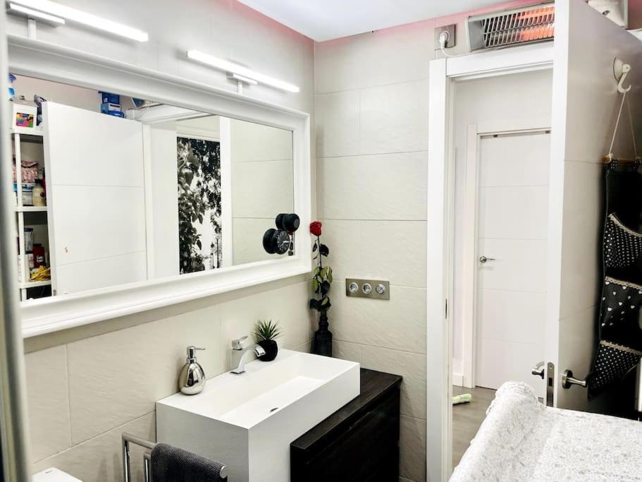 Nuevo!! Apartamento Lujo&Confort. Parking Севиля Екстериор снимка