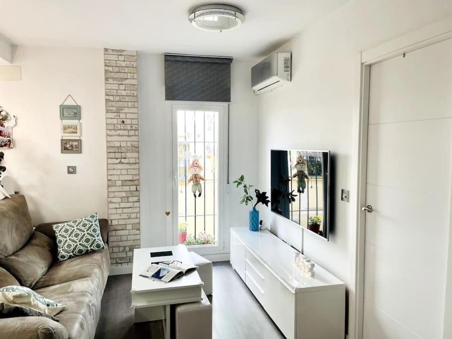 Nuevo!! Apartamento Lujo&Confort. Parking Севиля Екстериор снимка