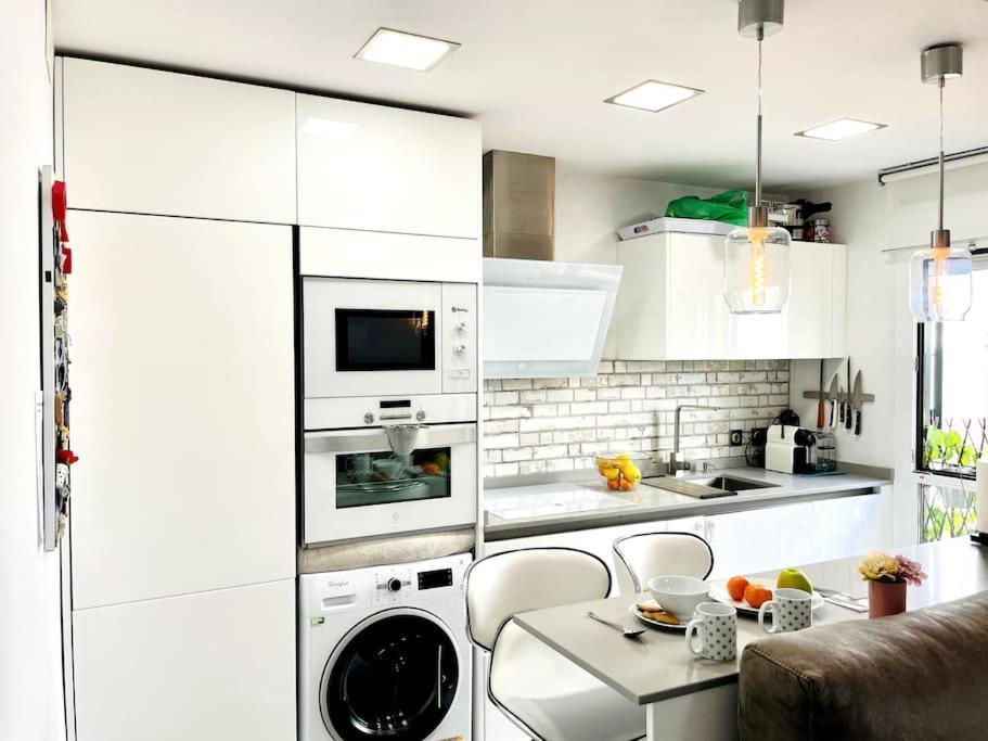 Nuevo!! Apartamento Lujo&Confort. Parking Севиля Екстериор снимка